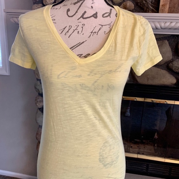 Forever 21 v-neck t-shirt S NWT - Picture 1 of 3